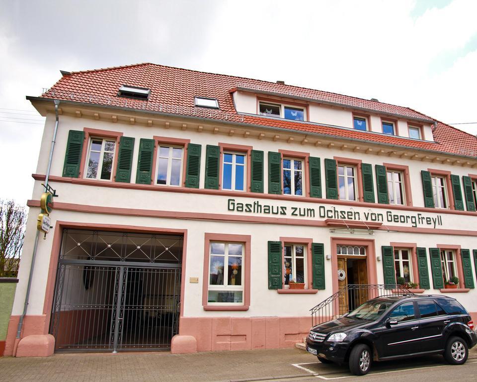 Gasthaus Zum Ochsen Hochstadt  Bagian luar foto
