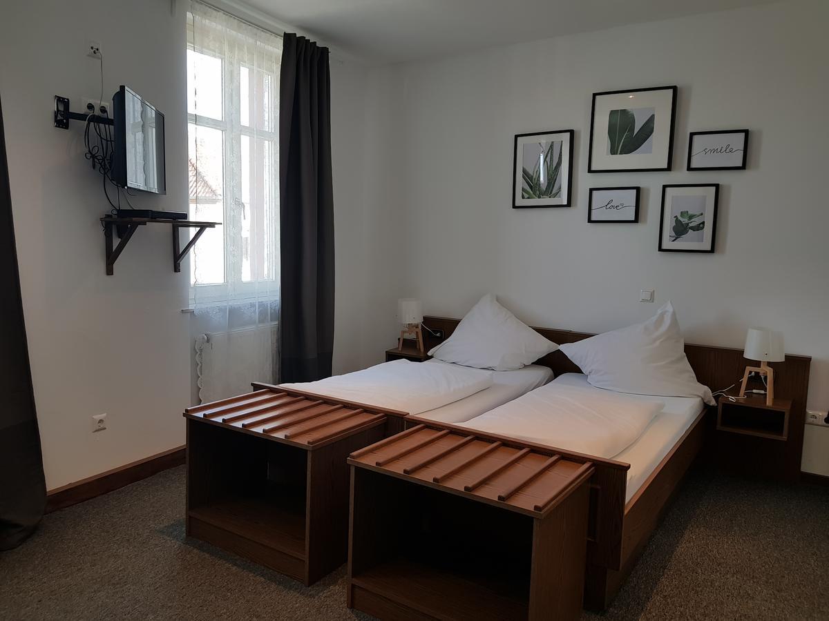 Gasthaus Zum Ochsen Hochstadt  Bagian luar foto